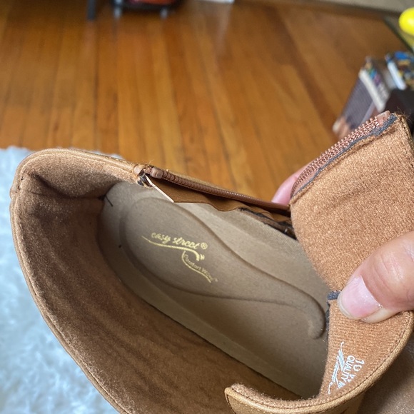 Women’s Sz 10W Brown leather buckle comfortable business casual booties - Picture 9 of 10